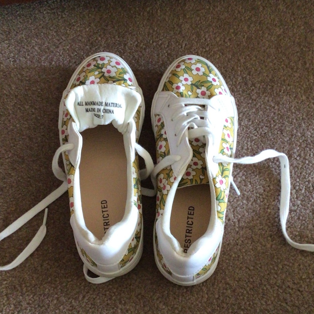 Restricted Floral Patterned Sneakers with White Accents excellent condition